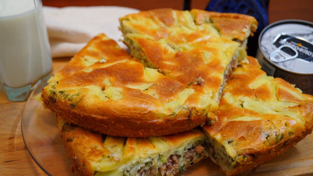 Пирог с яблоками и сливами