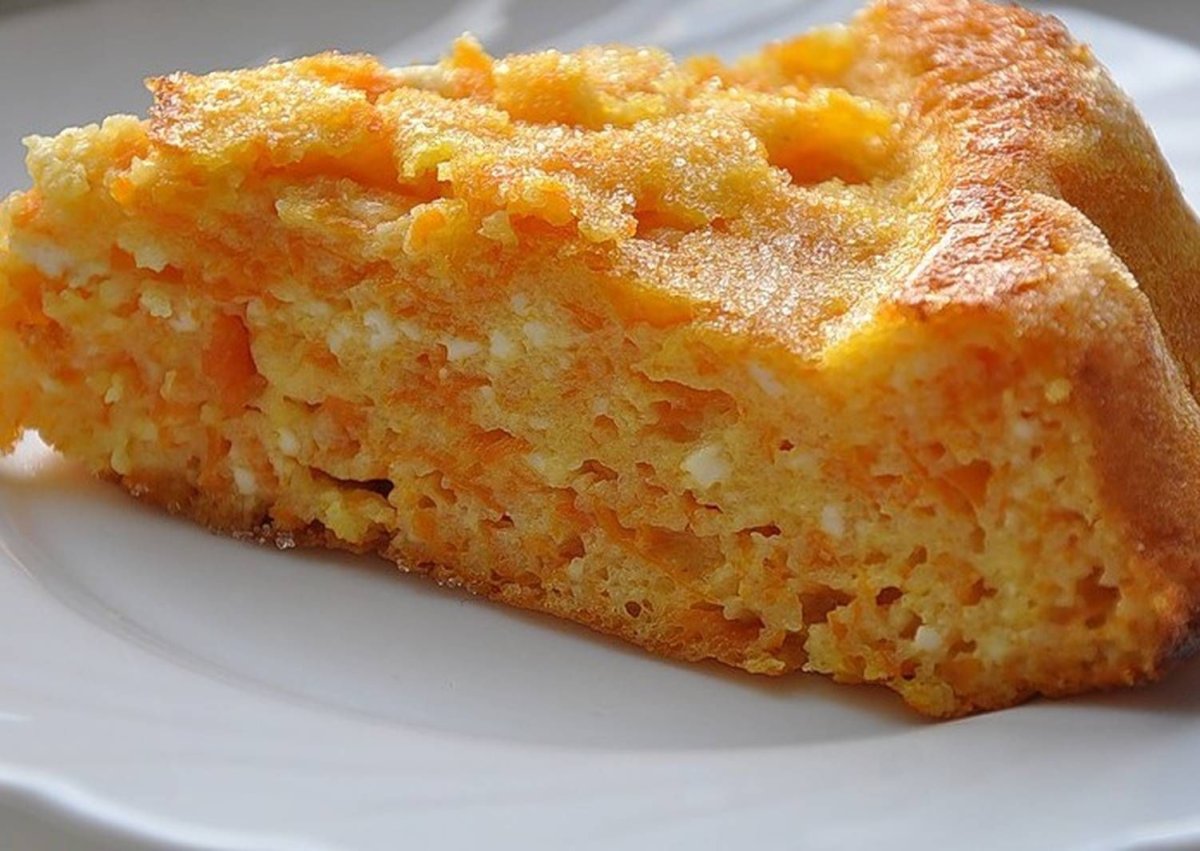 Яблочный пирог на молоке с корицей