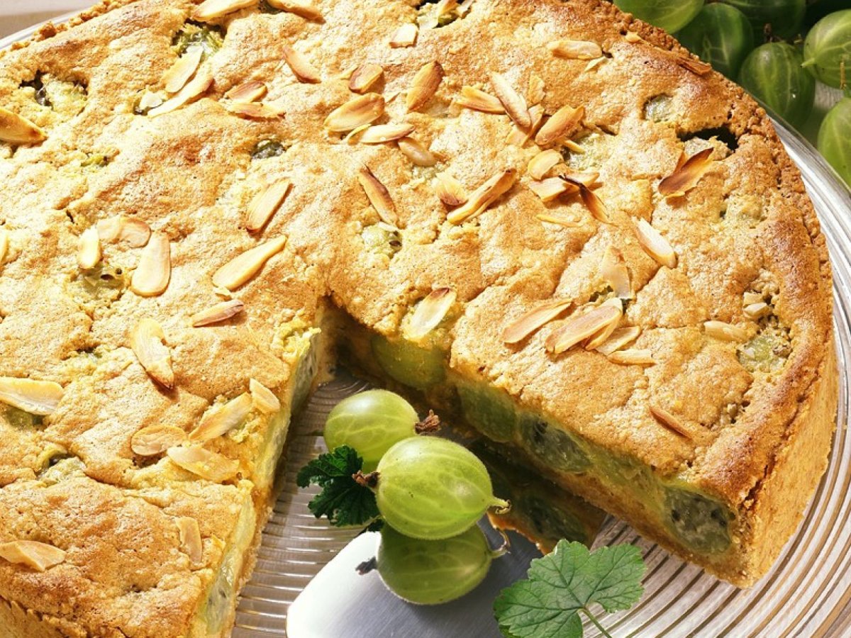Шарлотка с крыжовником