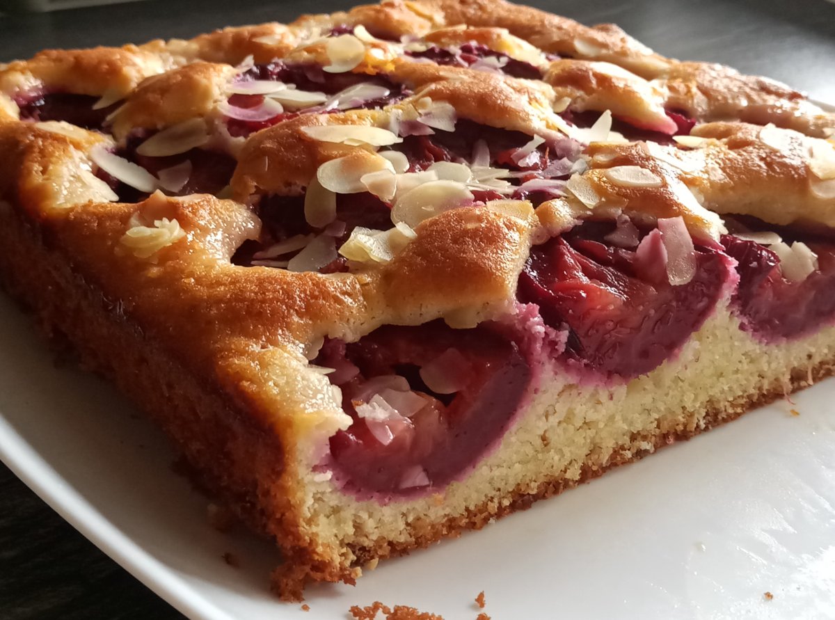 Яблочный пирог с изюмом