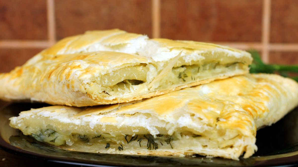 Луковый пирог с сыром
