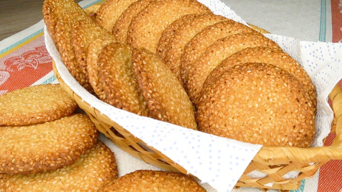 Овсяное печенье с изюмом и кунжутом
