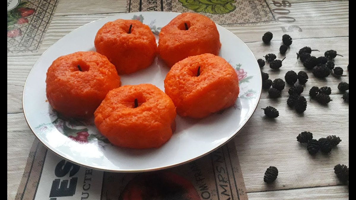 Украшение из вареной моркови для салата