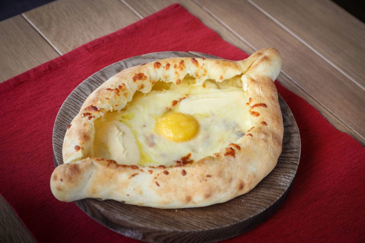 Хачапури с мясом и сыром