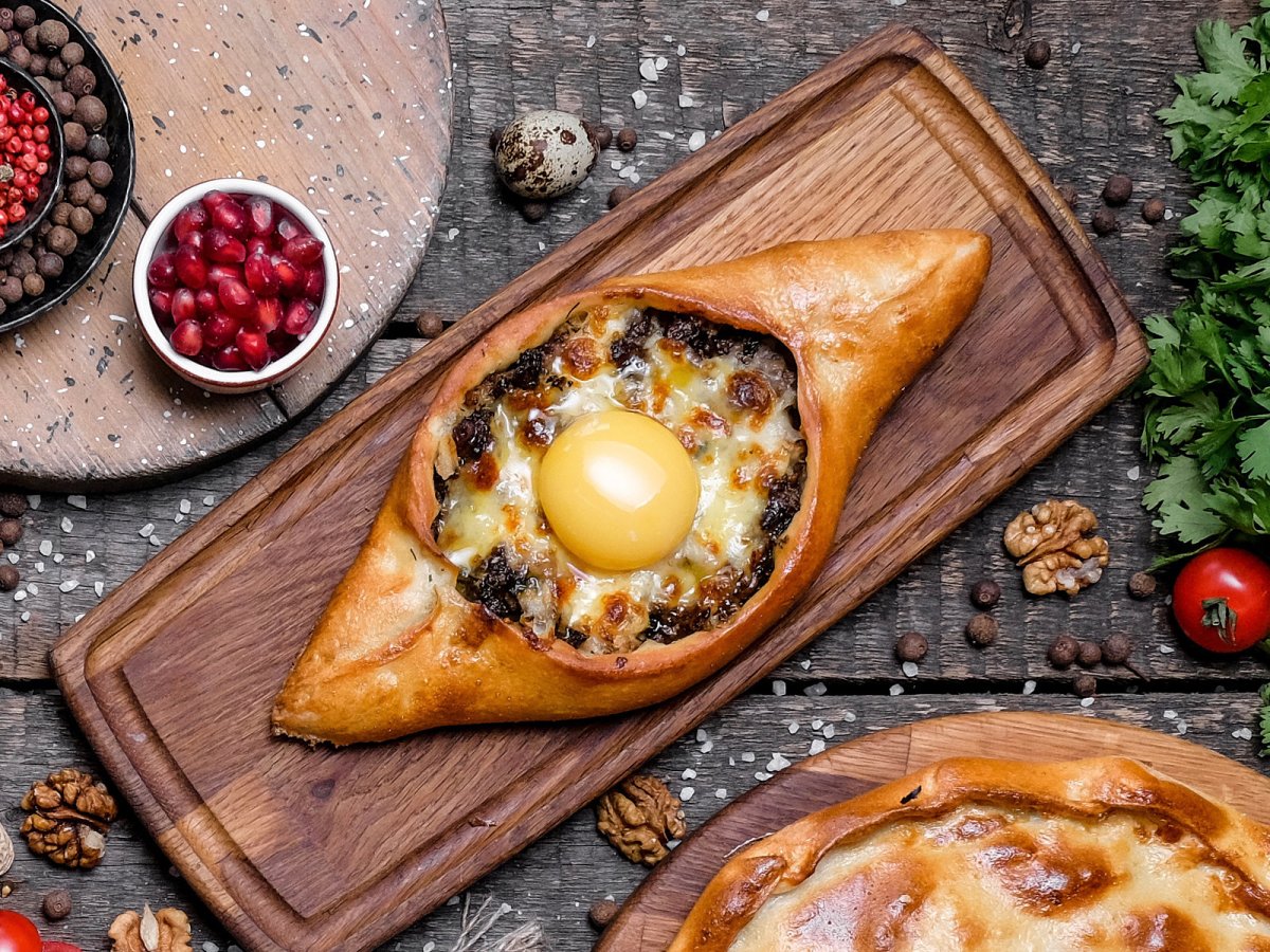 Хачапури по аджарски Хинкальная