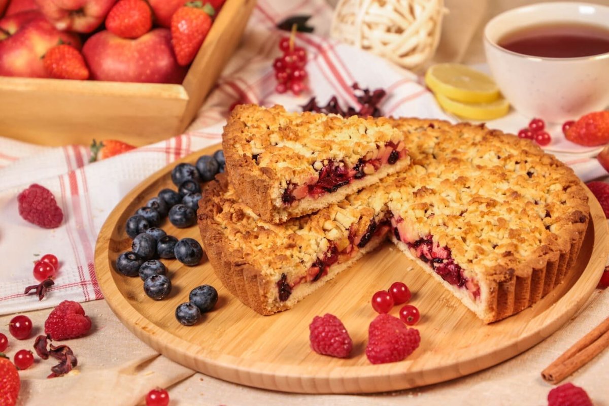 Яблочный пирог на молоке с корицей