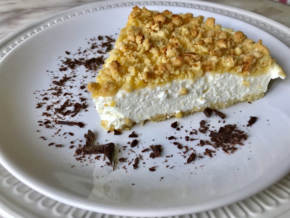 Пирог с яблоками и изюмом