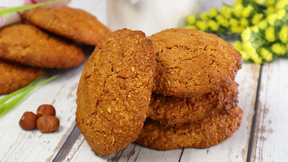 Овсяное печенье с изюмом и кунжутом