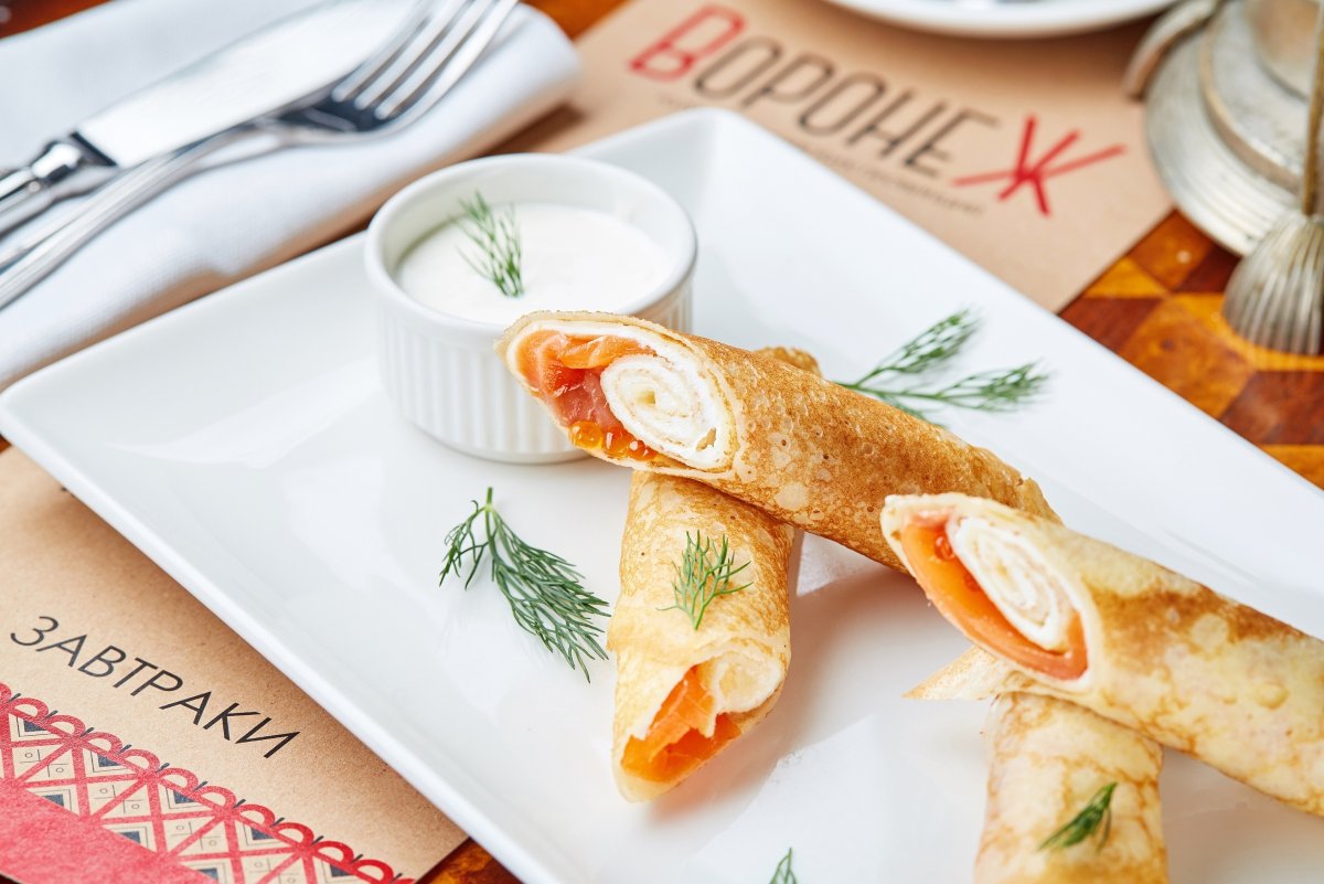 Блинчики с форелью и творожным сыром