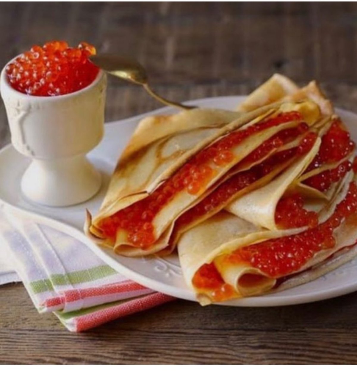 Блинчики с красной икрой