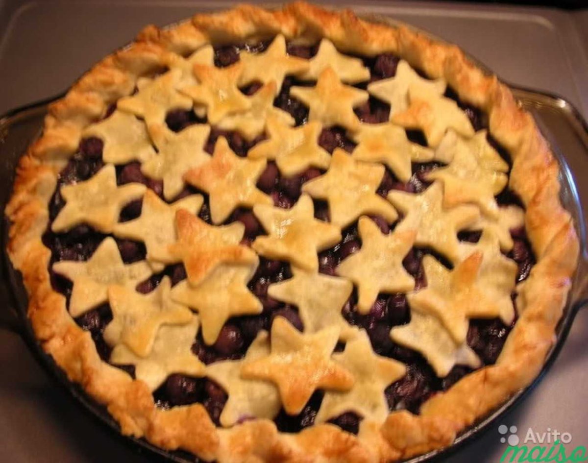 Шарлотка с клубникой