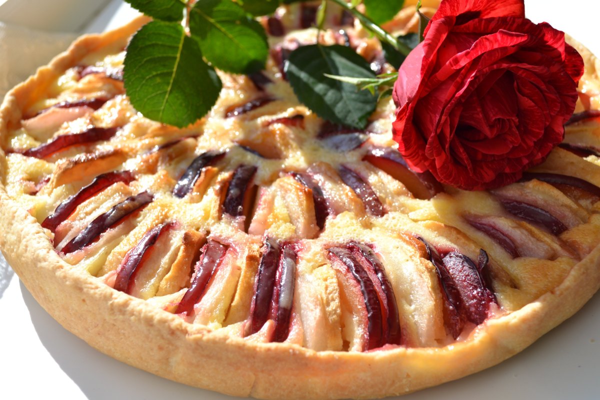 Шарлотка с яблоками домашняя