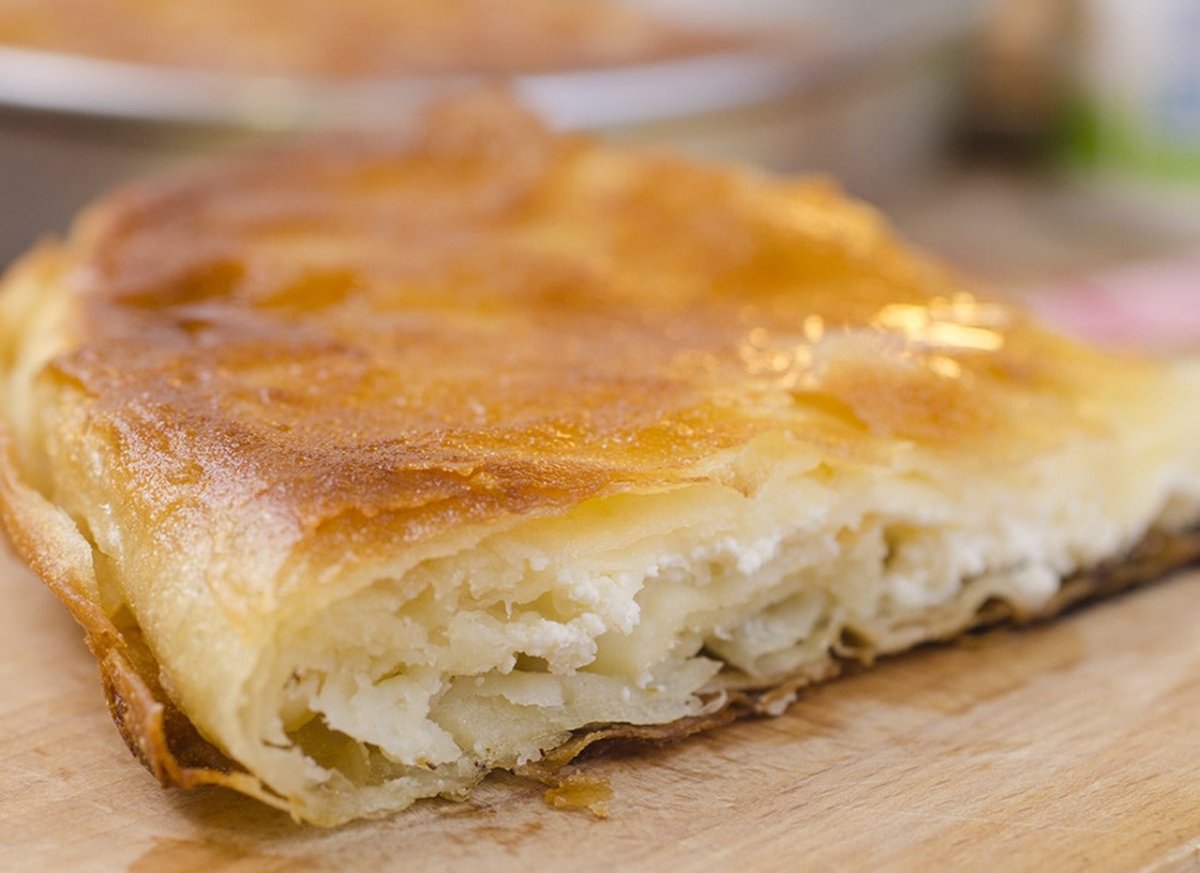 Бурек с мясом из слоеного теста