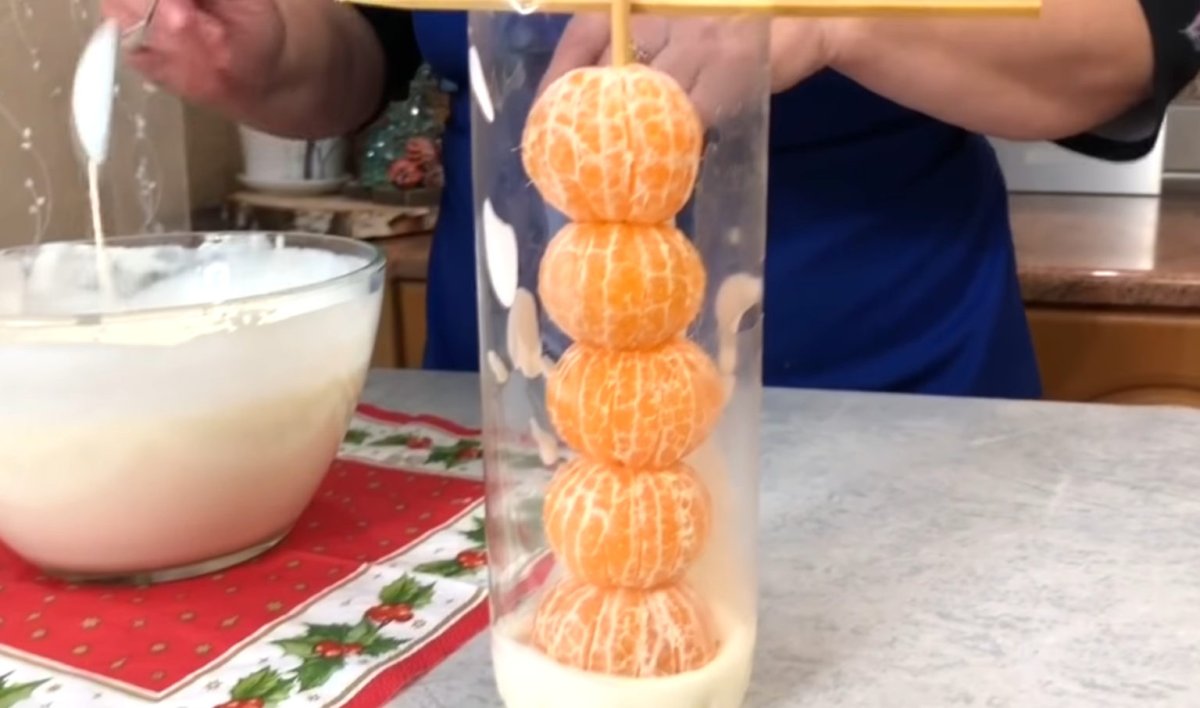 Десерт из мандаринов с желе в бутылке