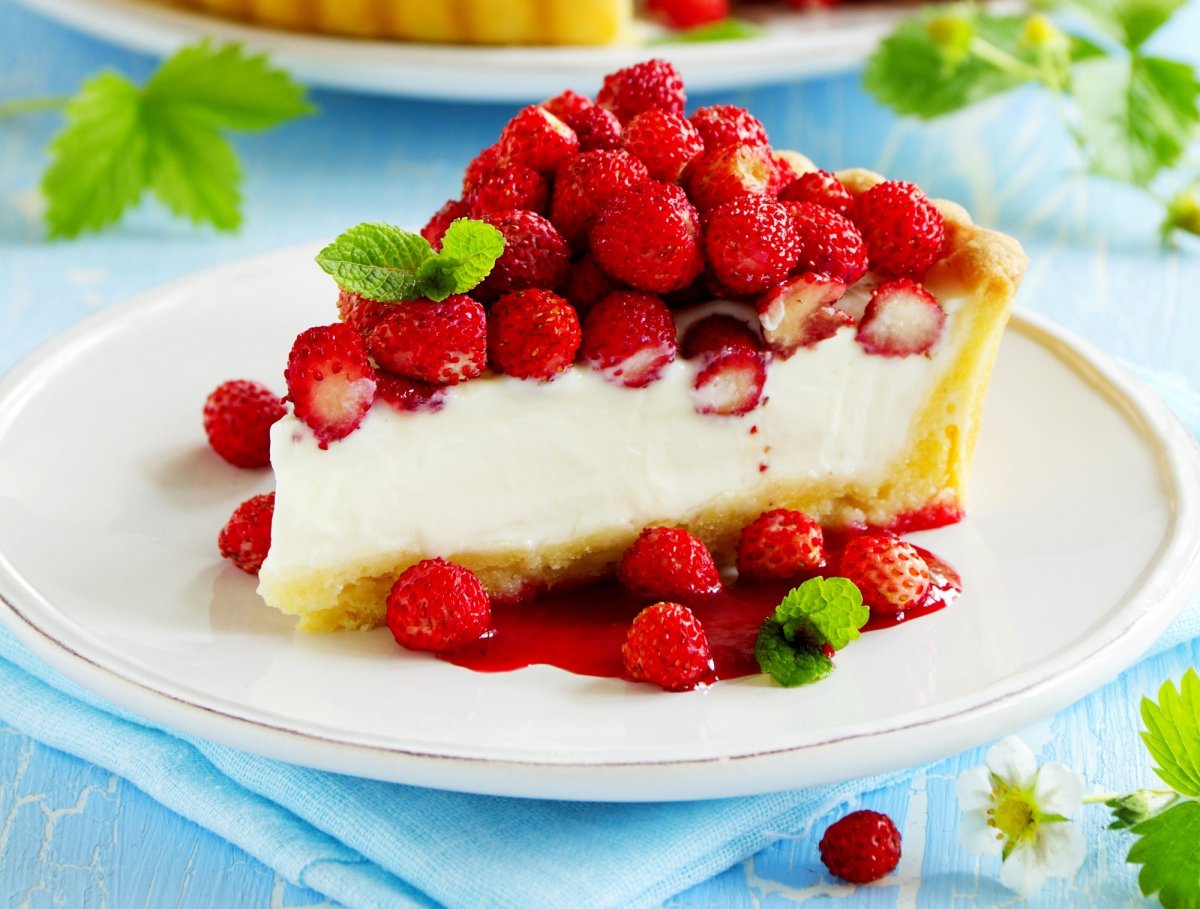 Пирожное с клубникой