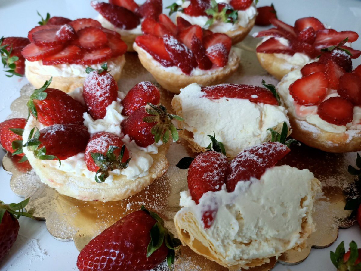 Тарталетки с маскарпоне и клубникой