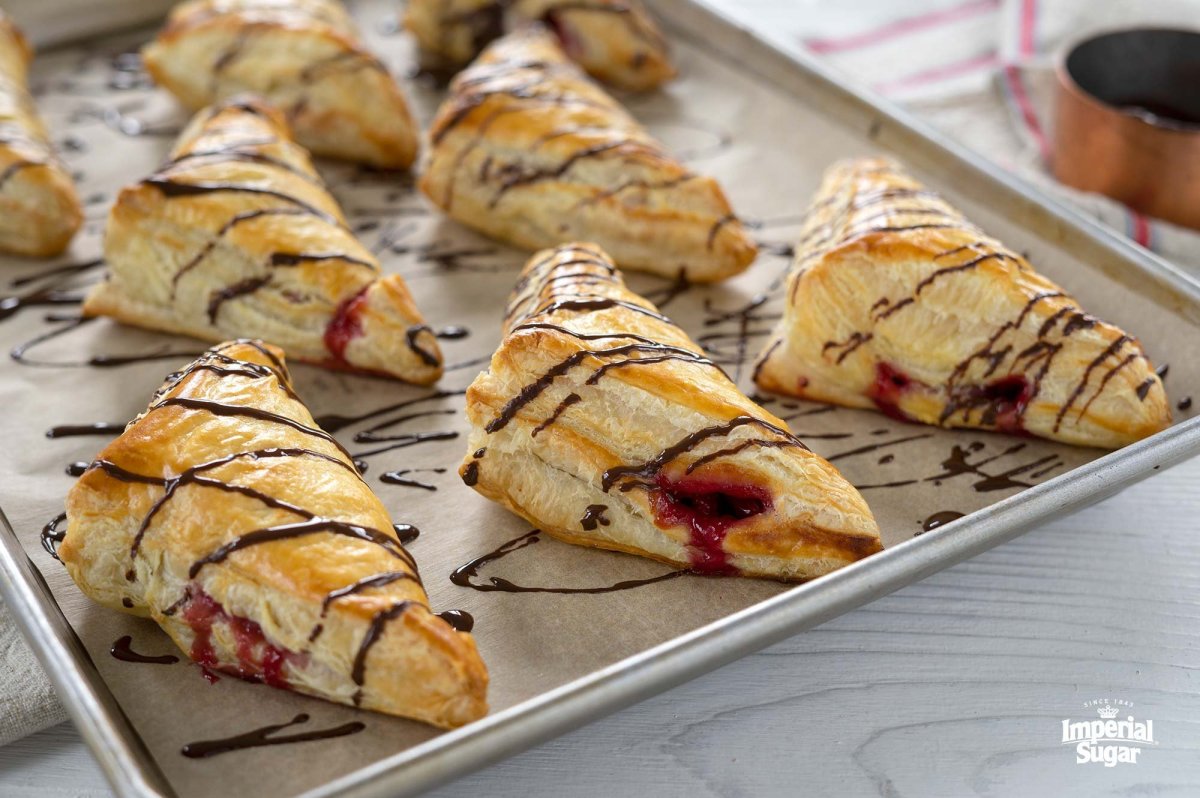 • День вишнёвых слоек (National Cherry turnovers Day) - США