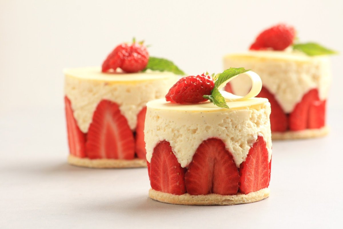 Десерт Фрезье с клубникой