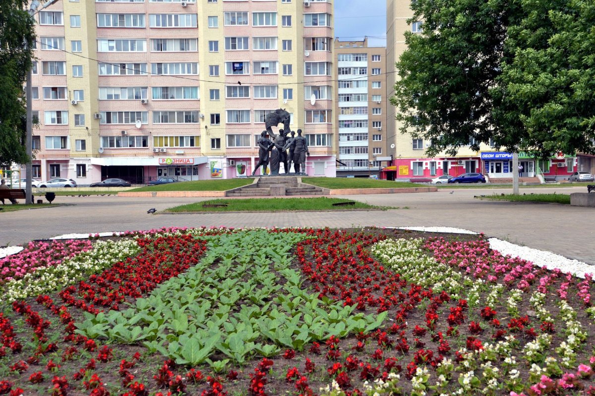 Тверь площадь Ленина клумба