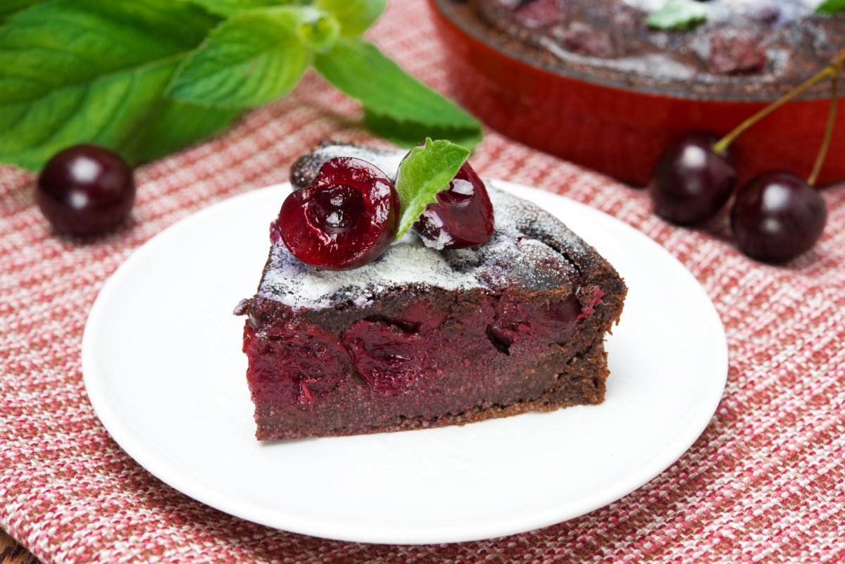 Торт с маком и вишней