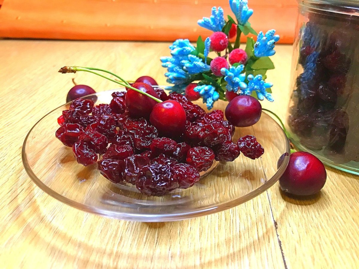 Десерт с вишней