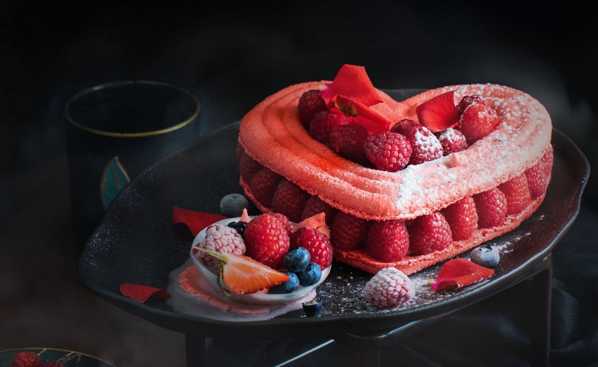 Мороженое с малиной