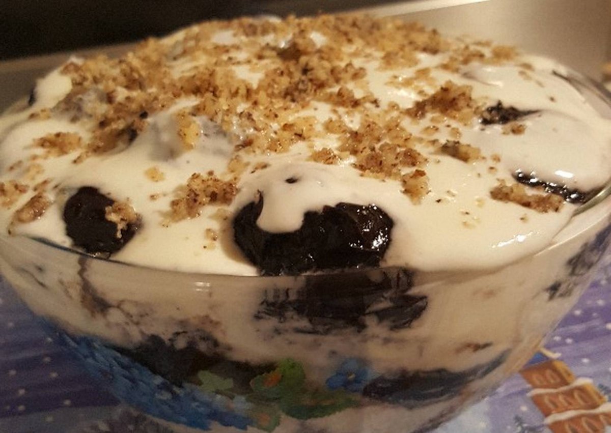 Десерт с черносливом и грецкими орехами