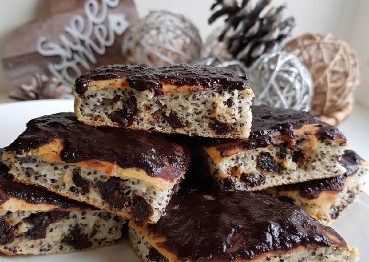 Десерт с гранолой и йогуртом