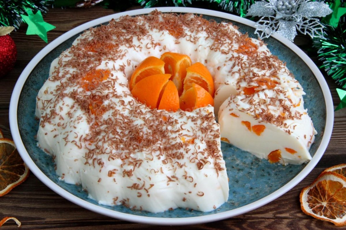 Торт украшенный мандаринами