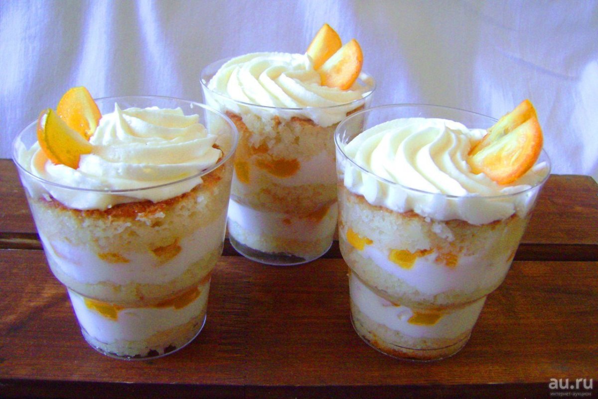 Красивый десерт с клубникой