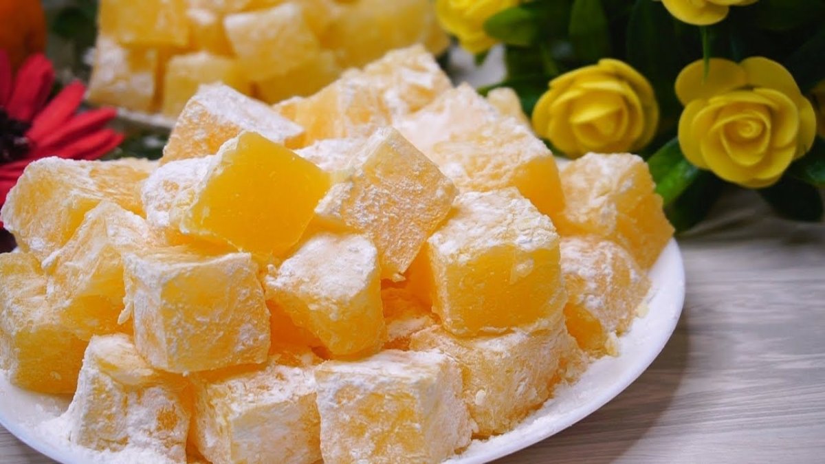 Вкусняшки красного цвета