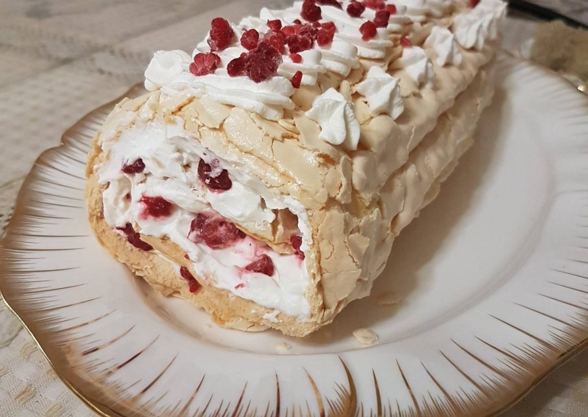 Меренговый рулет на венчание