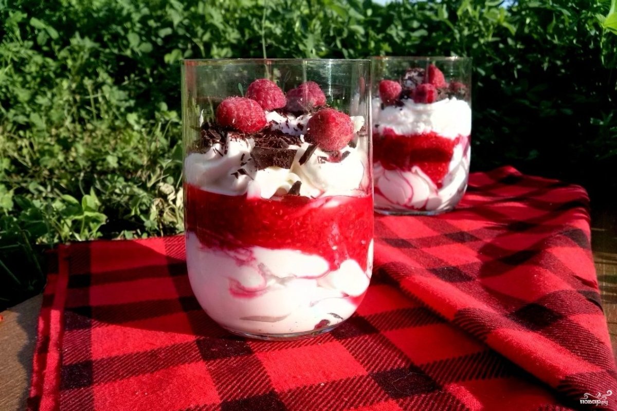 Творожный десерт с малиной