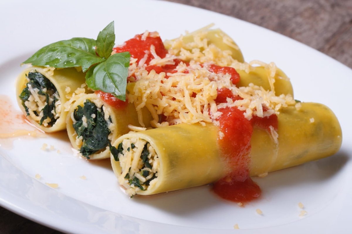 Каннеллони с сыром и зеленью