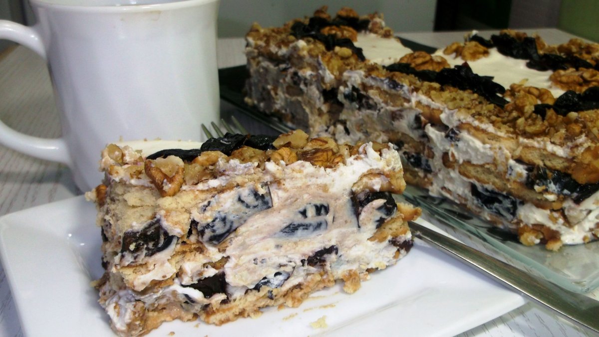 Торт с курагой черносливом и грецкими орехами
