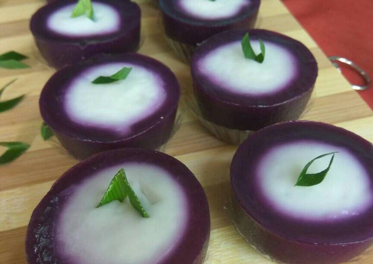 Десерт из фиолетовой картошки