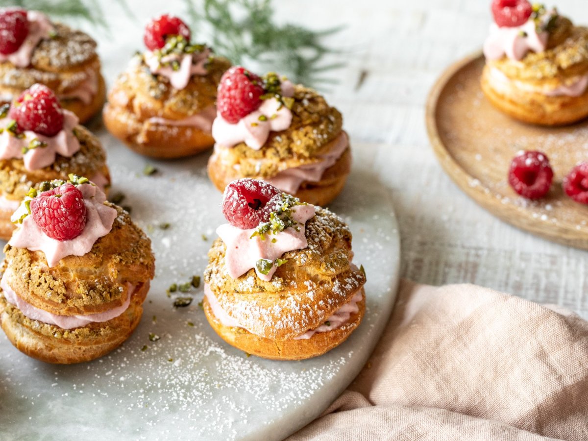 Profiteroles with Peanuts