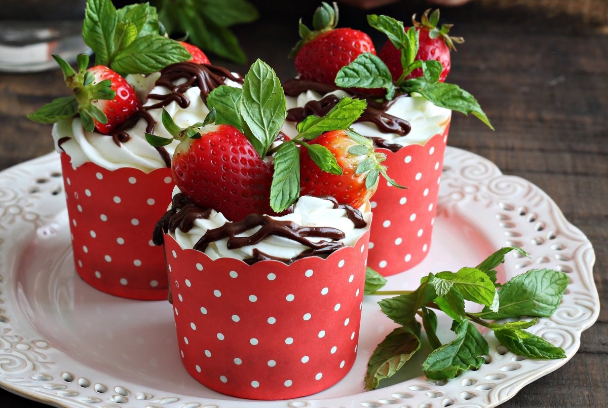Пирожные с клубникой