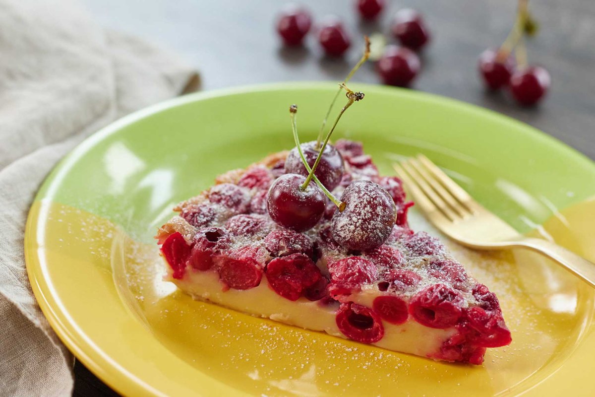 Клафути с яблоками и корицей