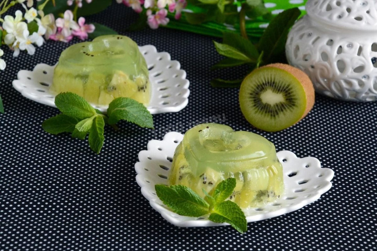 Десерт с клубникой