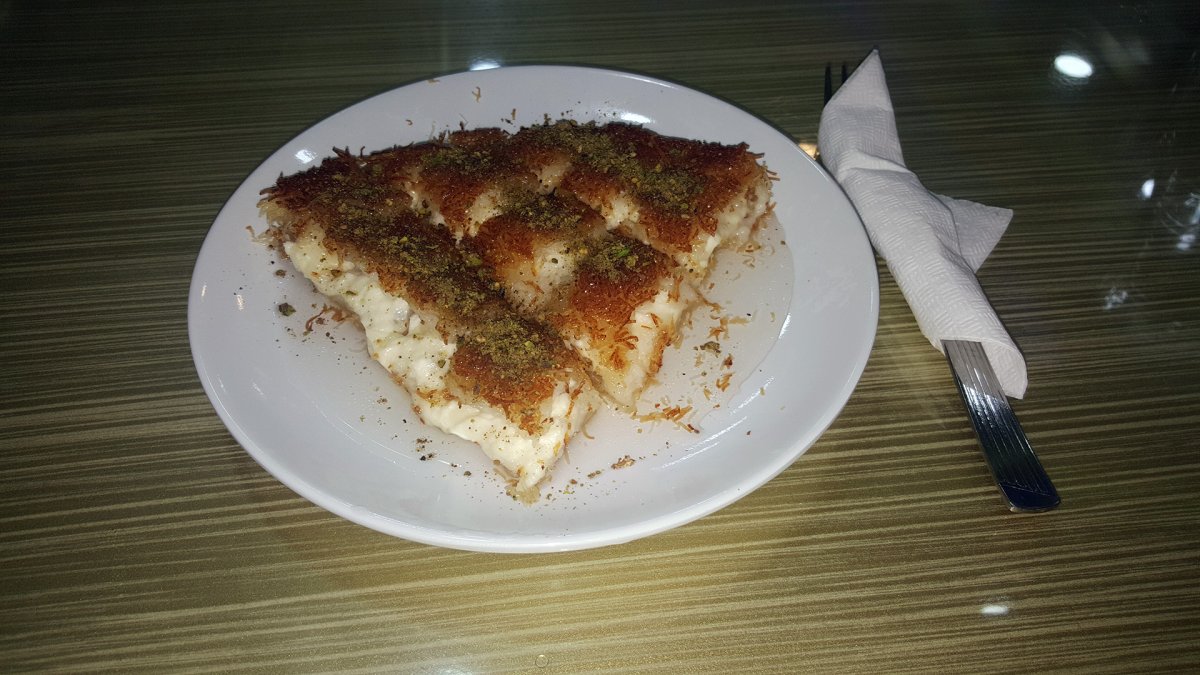 Кюнефе блюдо