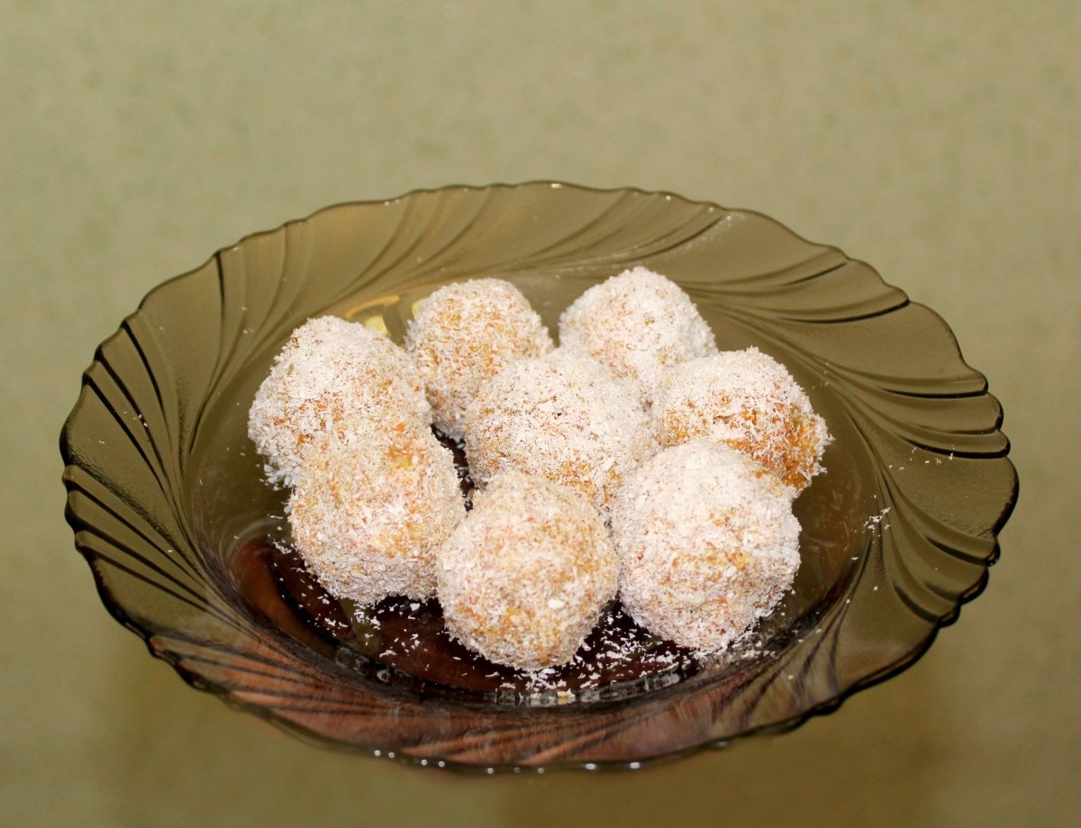Пирожные с кокосовой стружкой