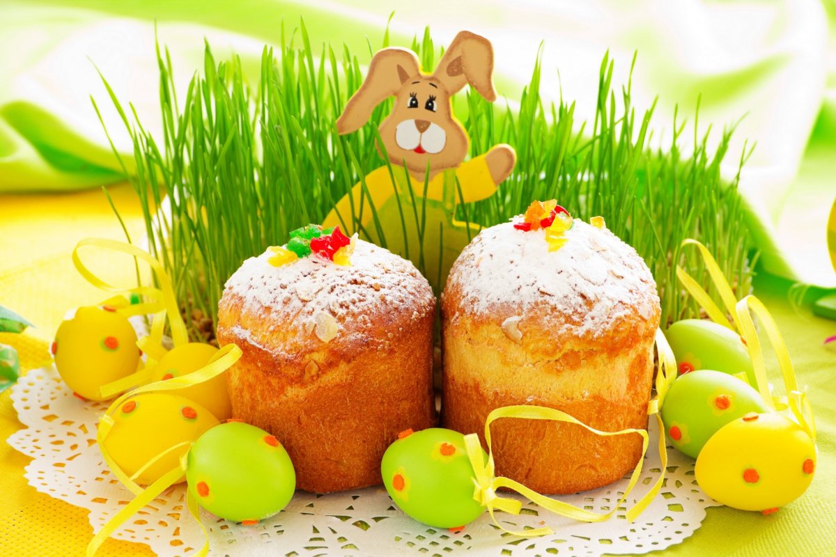 Композиция из куличей