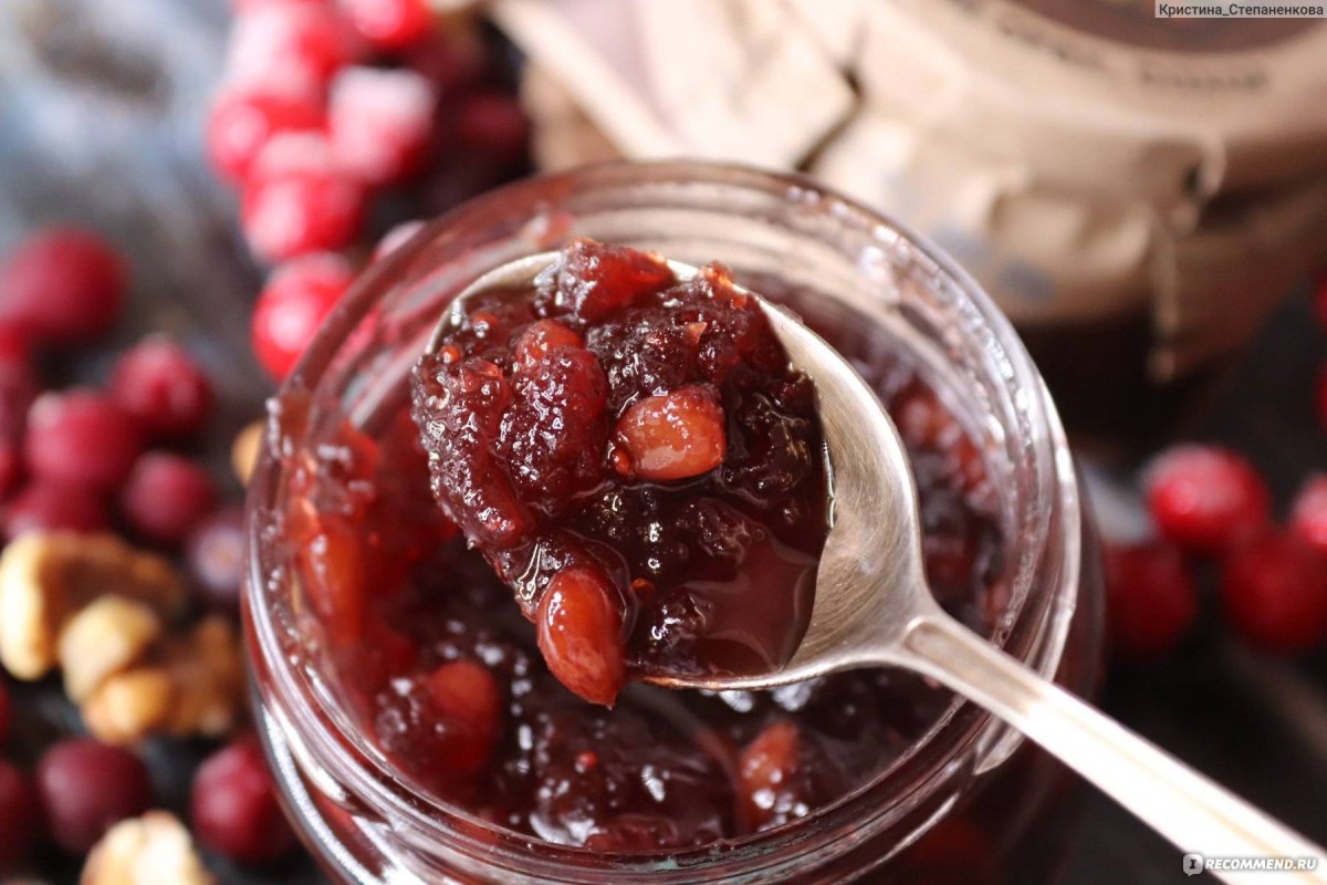 Шарлотка с яблоками и сливами