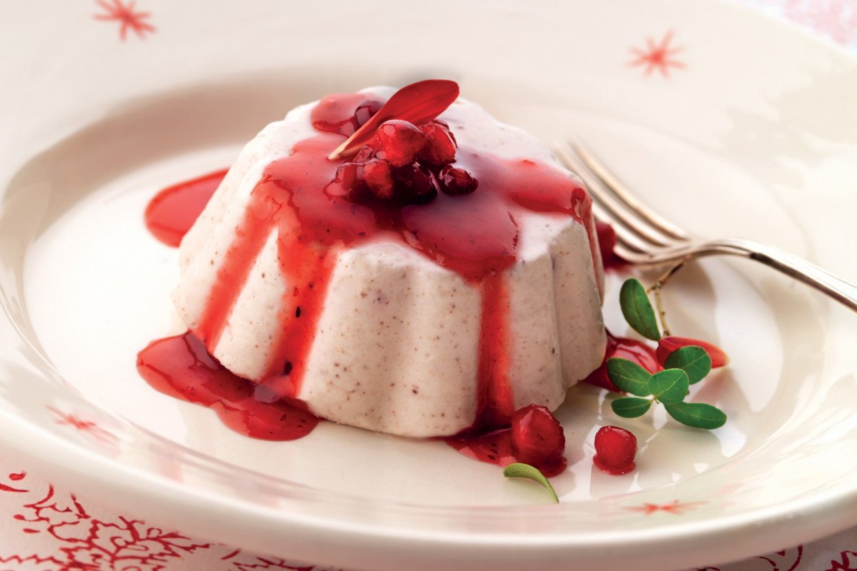 Бланманже с малиновым соусом