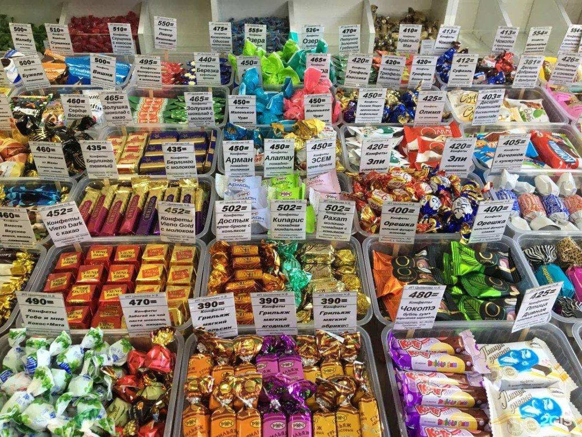 Кондитерские изделия в магазине