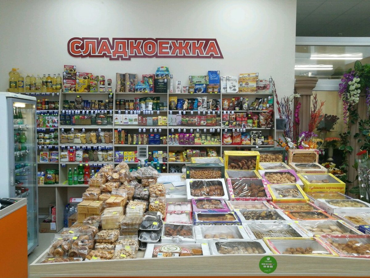 Витрина с тортами