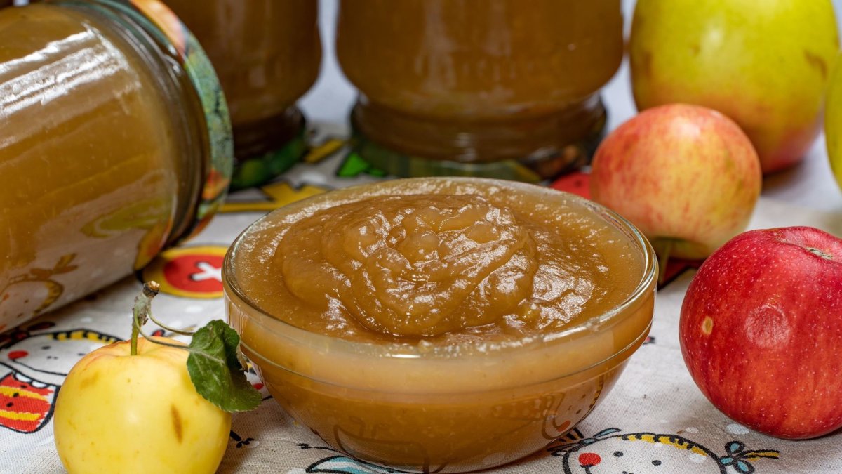 Печеные яблоки с творогом и изюмом