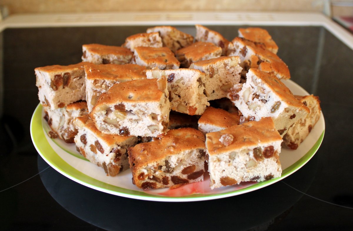 Печенье мазурка с грецкими орехами и изюмом