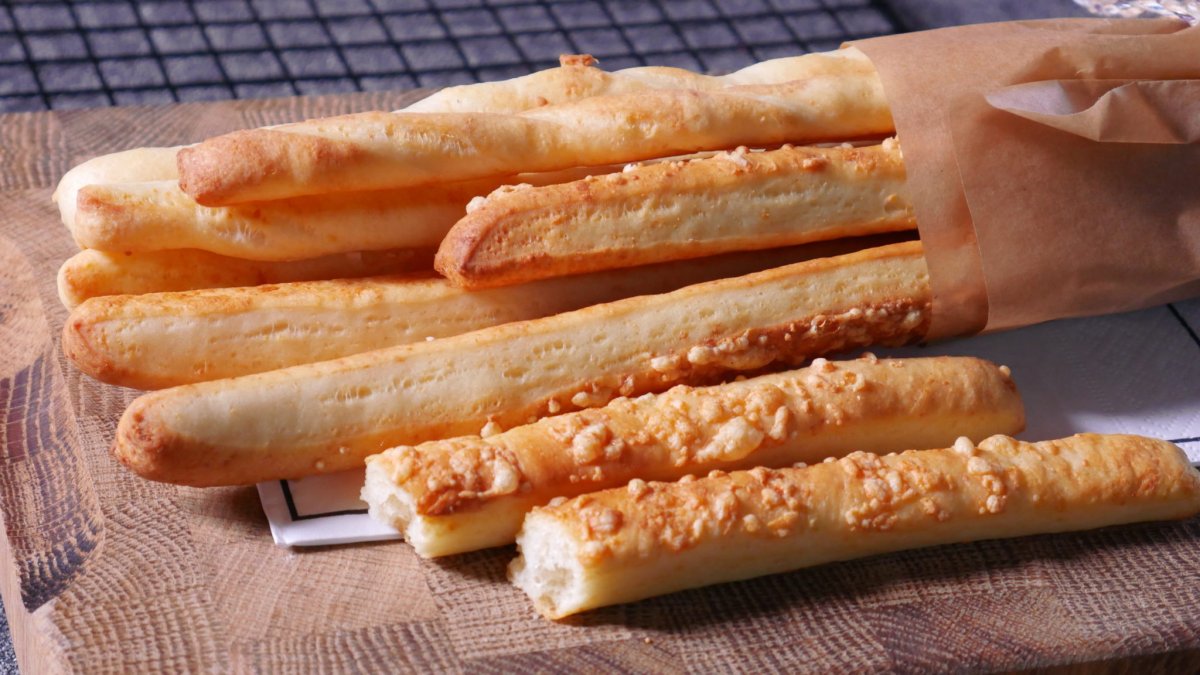 Хлебные сырные палочки
